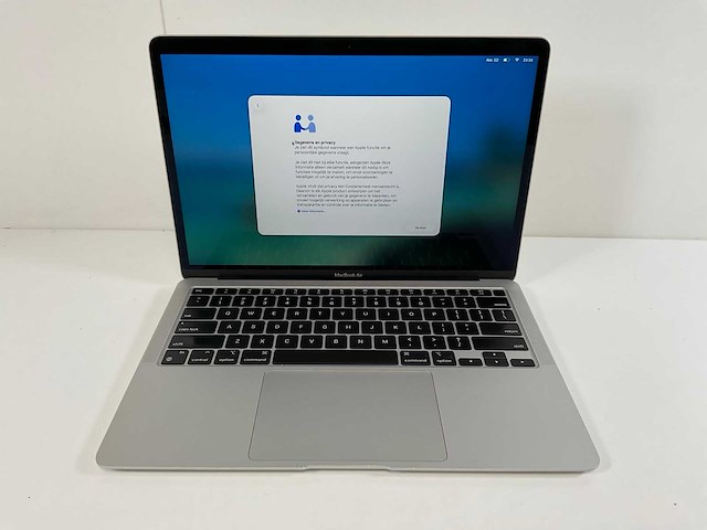 Apple macbook air 13.3”, apple m1, 16 gb ram, 256 gb nvme laptop - afbeelding 1 van  5