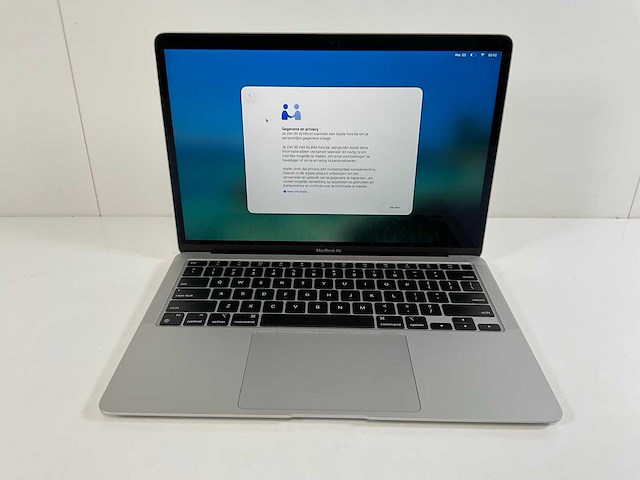 Apple macbook air 13.3”, apple m1, 16 gb ram, 256 gb nvme laptop - afbeelding 1 van  5