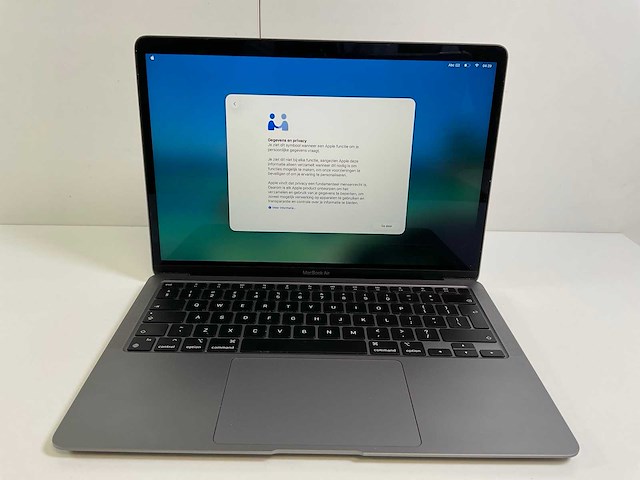 Apple macbook air 13.3“, apple m1 , 16 gb ram , 500 gb nvme laptop - afbeelding 1 van  7