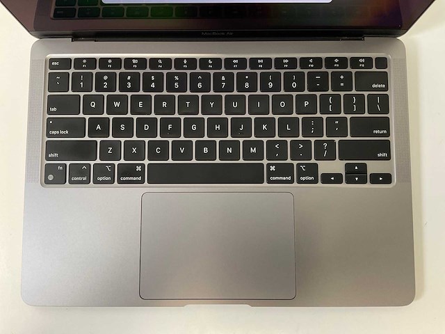Apple macbook air 13.3”, apple m1, 8 gb ram, 128 gb nvme laptop - afbeelding 4 van  7