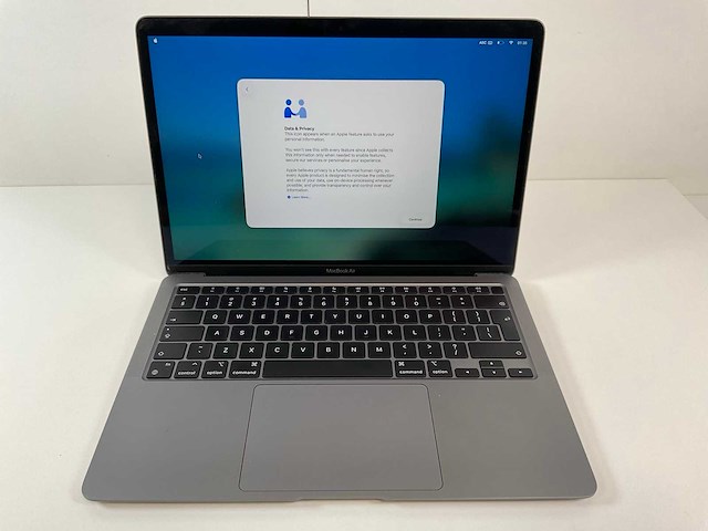 Apple macbook air 13.3”, apple m1, 8 gb ram, 251 gb ssd laptop - afbeelding 1 van  7
