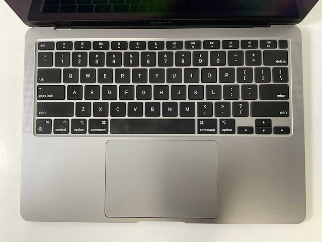 Apple macbook air 13.3”, apple m1, 8 gb ram, 256 gb ssd laptop - afbeelding 4 van  7
