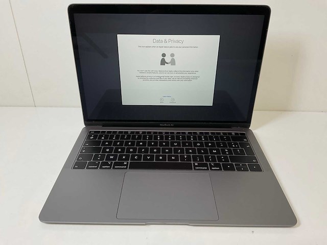 Apple macbook air 13.3”, core(tm) i5 8th gen, 16 gb ram, 251 gb nvme laptop - afbeelding 1 van  7