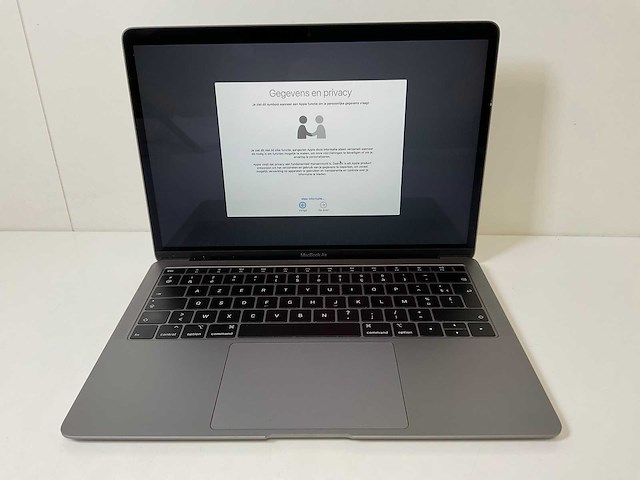 Apple macbook air 13.3”, core(tm) i5 8th gen, 16 gb ram, 251 gb nvme laptop - afbeelding 1 van  7