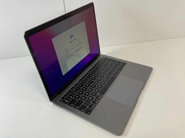 Apple macbook air 13.3”, core(tm) i5 8th gen, 16 gb ram, 251 gb nvme laptop - afbeelding 2 van  7