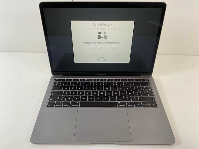 Apple macbook air 13.3”, core(tm) i5 8th gen, 16 gb ram, 251 gb nvme laptop - afbeelding 1 van  7