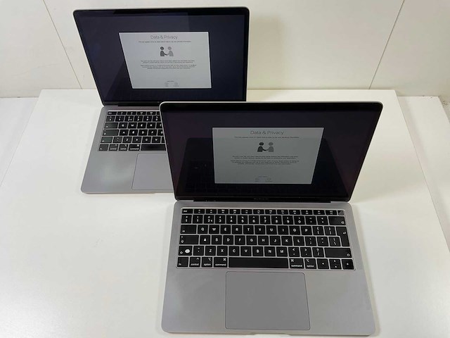 Apple macbook air 13.3”, core(tm) i5 8th gen, 8 gb ram, 251 gb nvme laptops (2x) - afbeelding 9 van  16