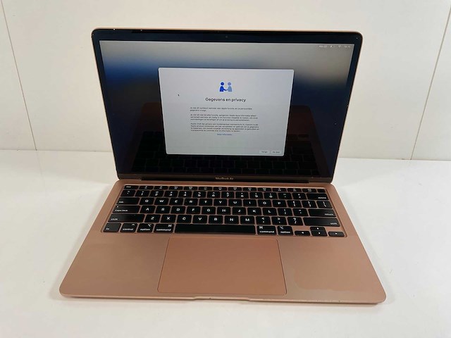 Apple macbook air 13.3”, dualcore i3, 8 gb ram, 251 gb nvme laptop - afbeelding 1 van  6