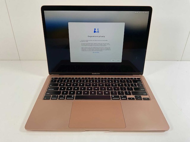 Apple macbook air 13.3”, dualcore i3, 8 gb ram, 251 gb nvme laptop - afbeelding 1 van  5