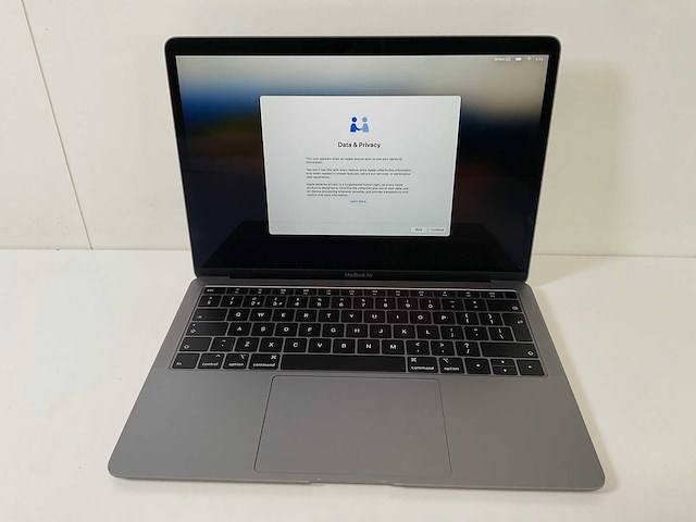 Apple macbook air 13.3”, dualcore i5, 8 gb ram, 251 gb nvme laptop - afbeelding 1 van  7