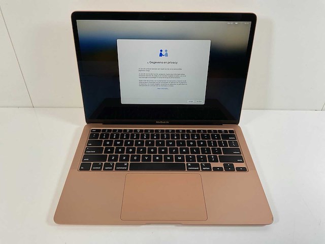 Apple macbook air 13.3”, quadcore i5, 8 gb ram, 512 gb nvme laptop - afbeelding 1 van  4
