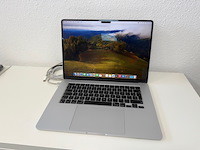 Apple macbook air 15 inch 2024. m3 chip. 16 gb ram geheugen. ssd 512 gb. met laadkabel usb c zonder adapter - afbeelding 1 van  5