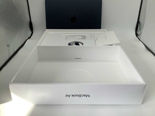 Apple macbook air 2025 13 inch m4 cpu 16gb mem marineblauw laptop - afbeelding 4 van  13