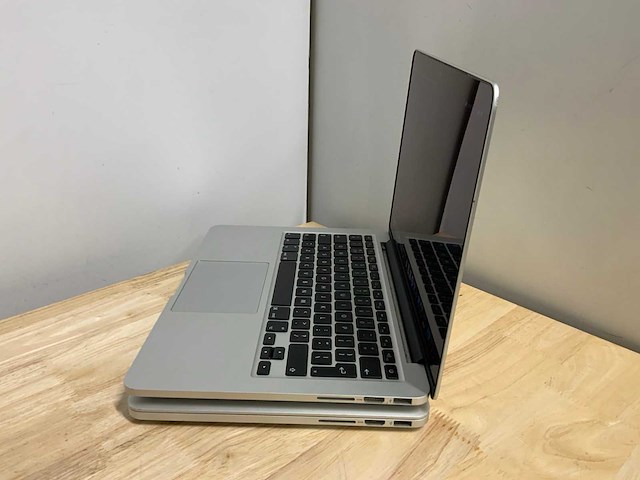 Apple macbook air a1425 laptop (2x) - afbeelding 5 van  8