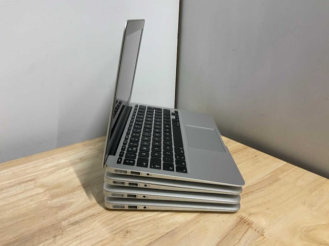 Apple macbook air a1465 laptop (4x) - afbeelding 4 van  7