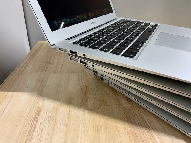 Apple macbook air a1466 (i5) laptop (5x) - afbeelding 6 van  11