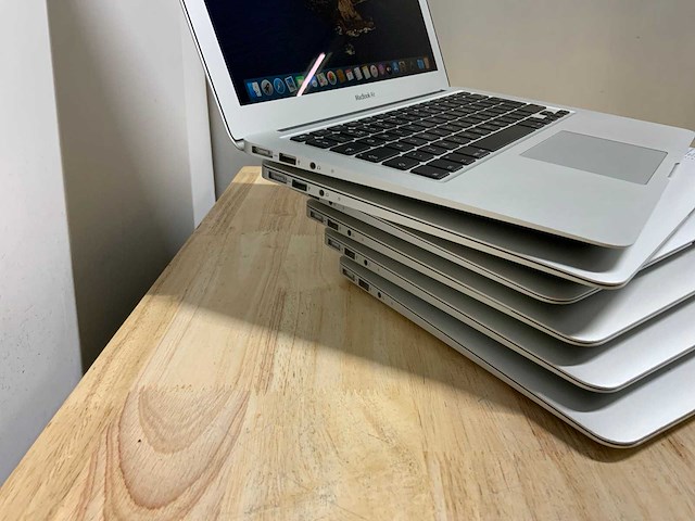 Apple macbook air a1466 laptop (6x) - afbeelding 9 van  12