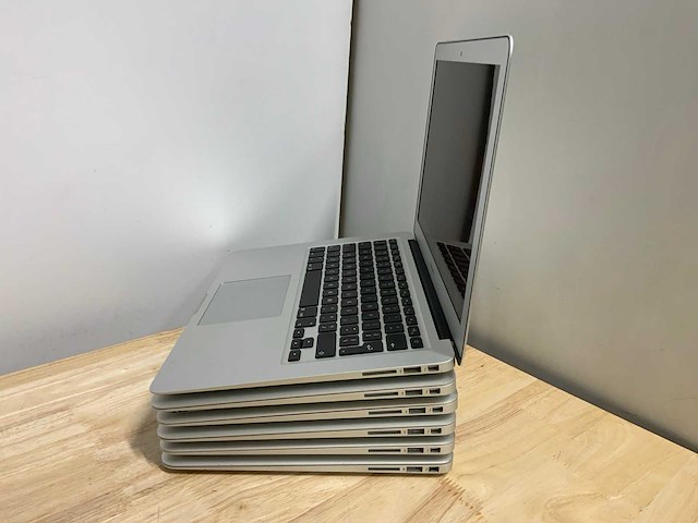 Apple macbook air a1466 laptop (6x) - afbeelding 8 van  12