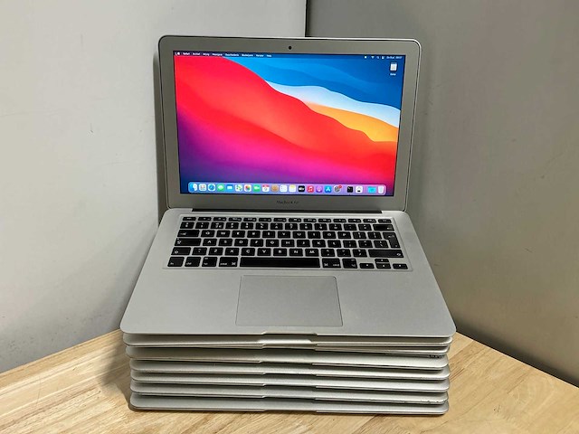 Apple macbook air a1466 laptop (8x) - afbeelding 1 van  2