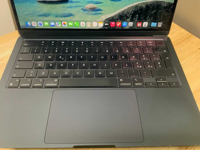Apple macbook air a2681 laptop - afbeelding 2 van  8
