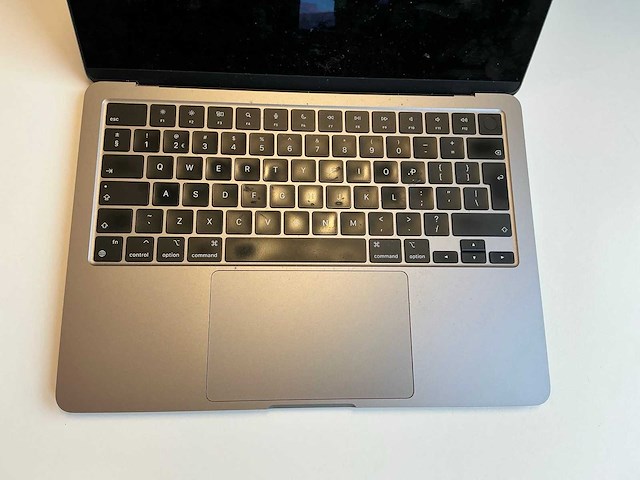 Apple macbook air (m2) laptop - afbeelding 2 van  6