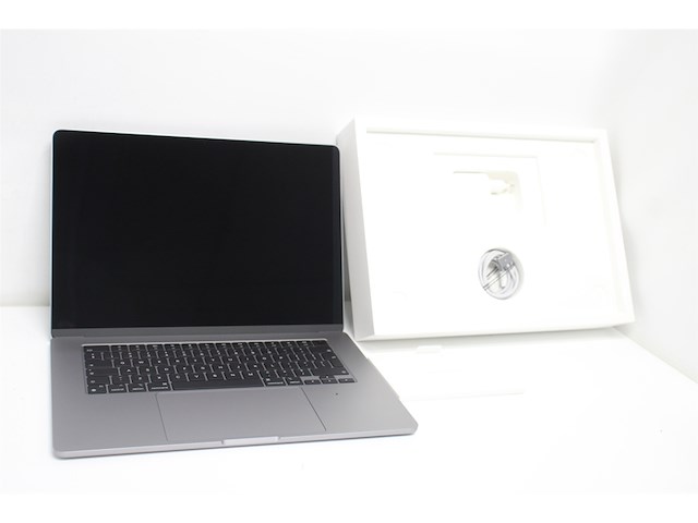 Apple macbook air m3 15.3 inch 8gb/256gb qwerty spacegrijs - afbeelding 2 van  4