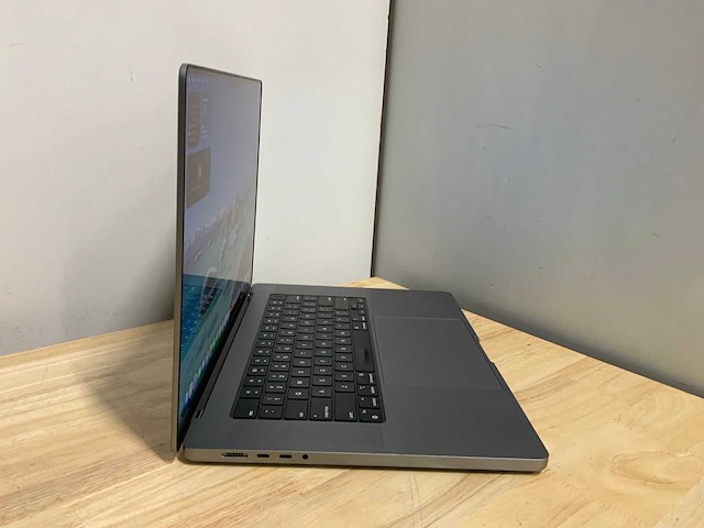 Apple macbook m1 pro a2485 laptop - afbeelding 4 van  9