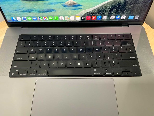 Apple macbook m1 pro a2485 laptop - afbeelding 2 van  8