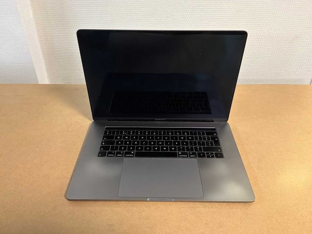 Apple macbook pro - i7-8850h - afbeelding 2 van  3