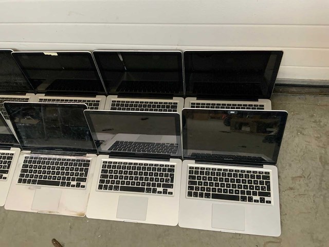 Apple macbook pro (10x) - afbeelding 2 van  4