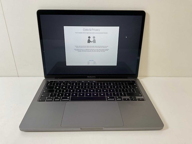 Apple macbook pro 13”, core i5, 16 gb ram, 251 gb nvme laptop - afbeelding 1 van  7