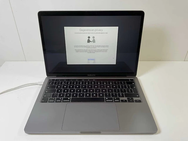 Apple macbook pro 13”, core(tm) i5 8th gen, 16 gb ram, 251 gb nvme laptop - afbeelding 1 van  7