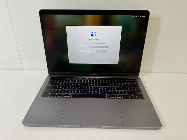 Apple macbook pro 13”, core(tm) i5 8th gen, 16 gb ram, 256 gb nvme laptop - afbeelding 1 van  4