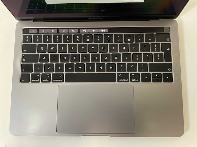 Apple macbook pro 13”, core(tm) i5 8th gen, 16 gb ram, 256 gb nvme laptop - afbeelding 4 van  7