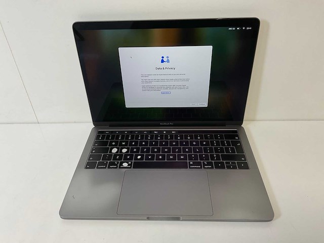 Apple macbook pro 13”, core(tm) i5 8th gen, 16 gb ram, 256 gb nvme laptop - afbeelding 1 van  4