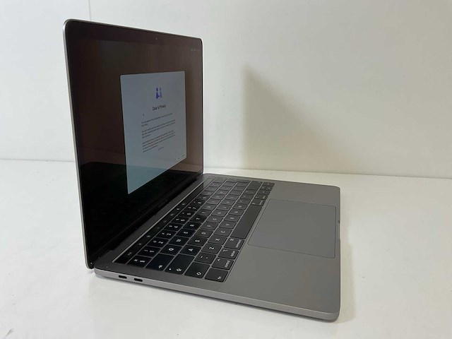 Apple macbook pro 13”, core(tm) i5 8th gen, 16 gb ram, 256 gb nvme laptop - afbeelding 2 van  7