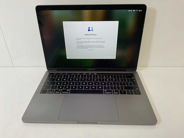Apple macbook pro 13”, core(tm) i5 8th gen, 16 gb ram, 256 gb nvme laptop - afbeelding 1 van  4