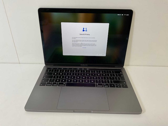 Apple macbook pro 13”, core(tm) i5 8th gen, 16 gb ram, 256 gb nvme laptop - afbeelding 1 van  7