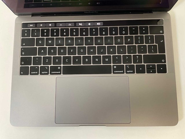 Apple macbook pro 13”, core(tm) i5 8th gen, 16 gb ram, 256 gb nvme laptop - afbeelding 4 van  7