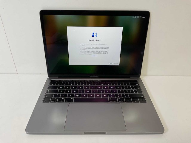 Apple macbook pro 13”, core(tm) i5 8th gen, 8 gb ram, 128 gb nvme laptop - afbeelding 1 van  5