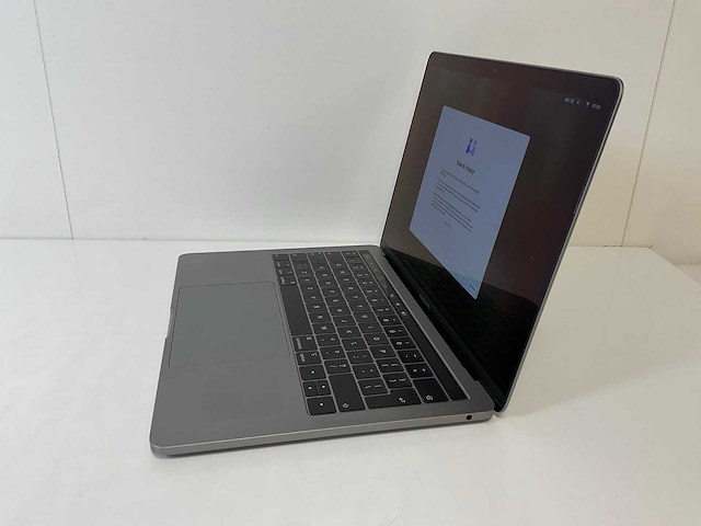 Apple macbook pro 13”, core(tm) i5 8th gen, 8 gb ram, 128 gb nvme laptop - afbeelding 2 van  3