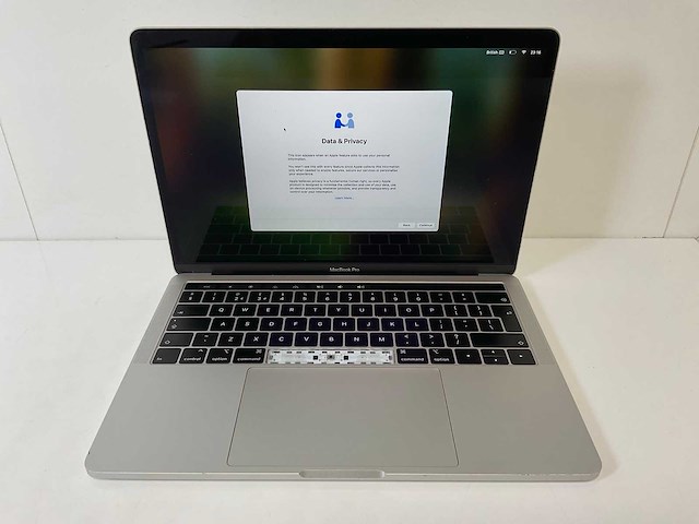 Apple macbook pro 13”, core(tm) i5 8th gen, 8 gb ram, 128 gb nvme laptop - afbeelding 1 van  7