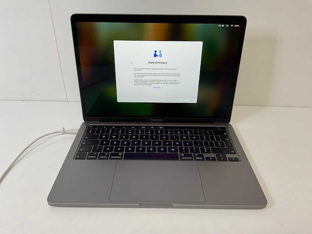 Apple macbook pro 13”, core(tm) i5 8th gen, 8 gb ram, 256 gb nvme laptop - afbeelding 1 van  4