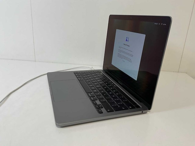 Apple macbook pro 13”, core(tm) i5 8th gen, 8 gb ram, 256 gb nvme laptop - afbeelding 2 van  4