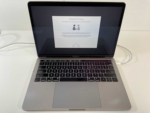 Apple macbook pro 13”, core(tm) i7 8th gen, 16 gb ram, 250 gb nvme laptop - afbeelding 1 van  8