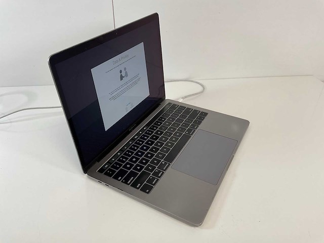 Apple macbook pro 13”, core(tm) i7 8th gen, 16 gb ram, 250 gb nvme laptop - afbeelding 2 van  8
