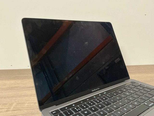 Apple macbook pro 13" (m1, 2020) - afbeelding 3 van  6
