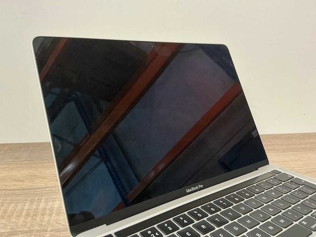 Apple macbook pro 13" (m1, 2020) - afbeelding 3 van  6