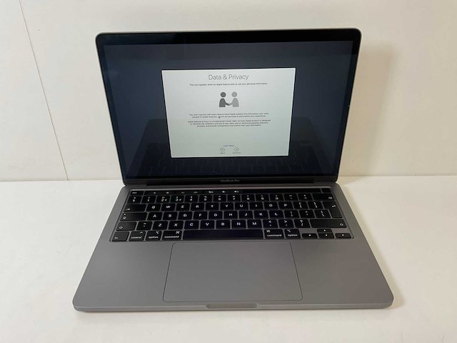 Apple macbook pro 13”, quad-core i5, 16 gb ram, 500 gb nvme laptop - afbeelding 1 van  8