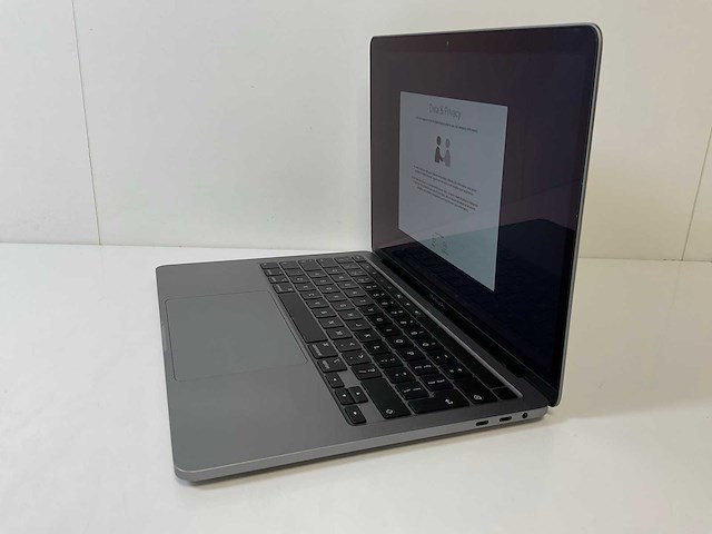 Apple macbook pro 13”, quad-core i5, 16 gb ram, 500 gb nvme laptop - afbeelding 3 van  8